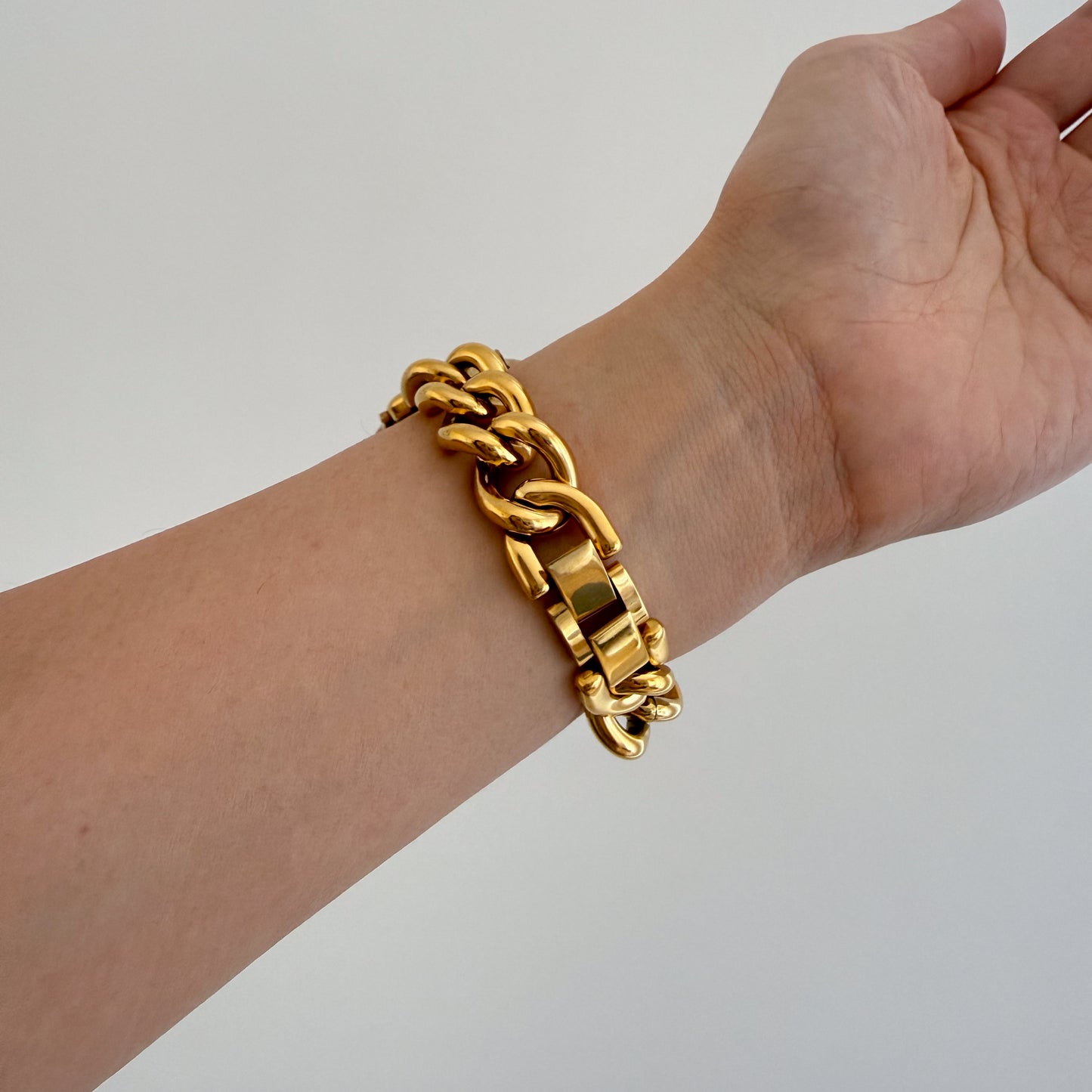 (St-Steel) Slim Timeless Apple Watch Bracelet - Gold