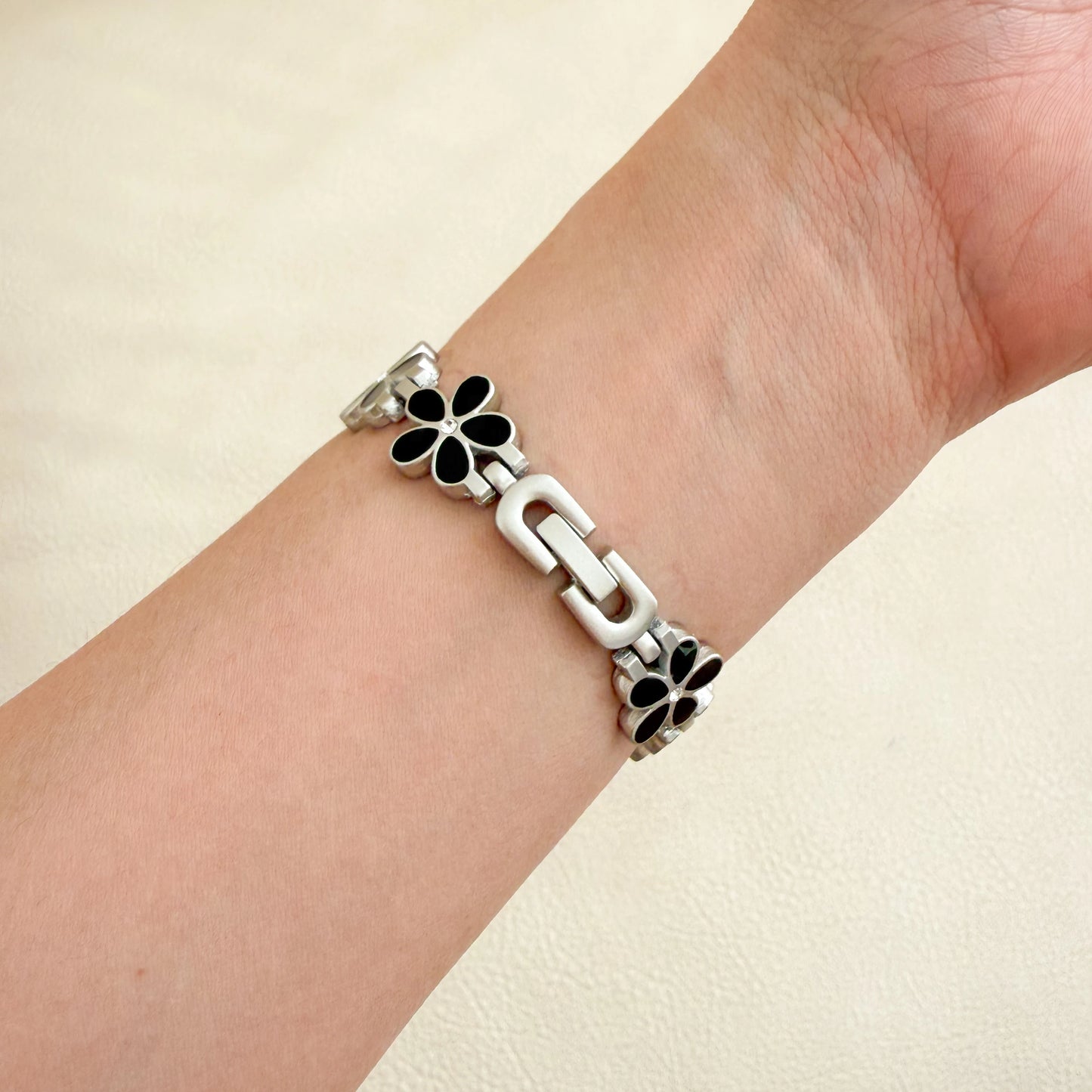 Midnight Fleur Apple Watch Bracelet - Starlight 31421