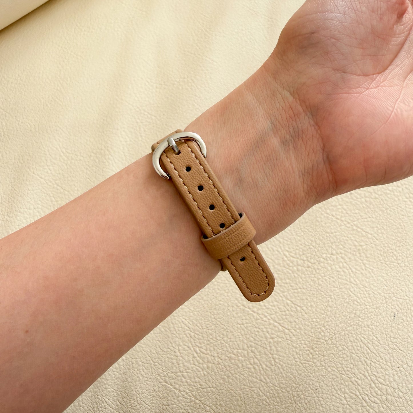 Slim Horseshoe Leather Apple Watch Strap - Beige 13