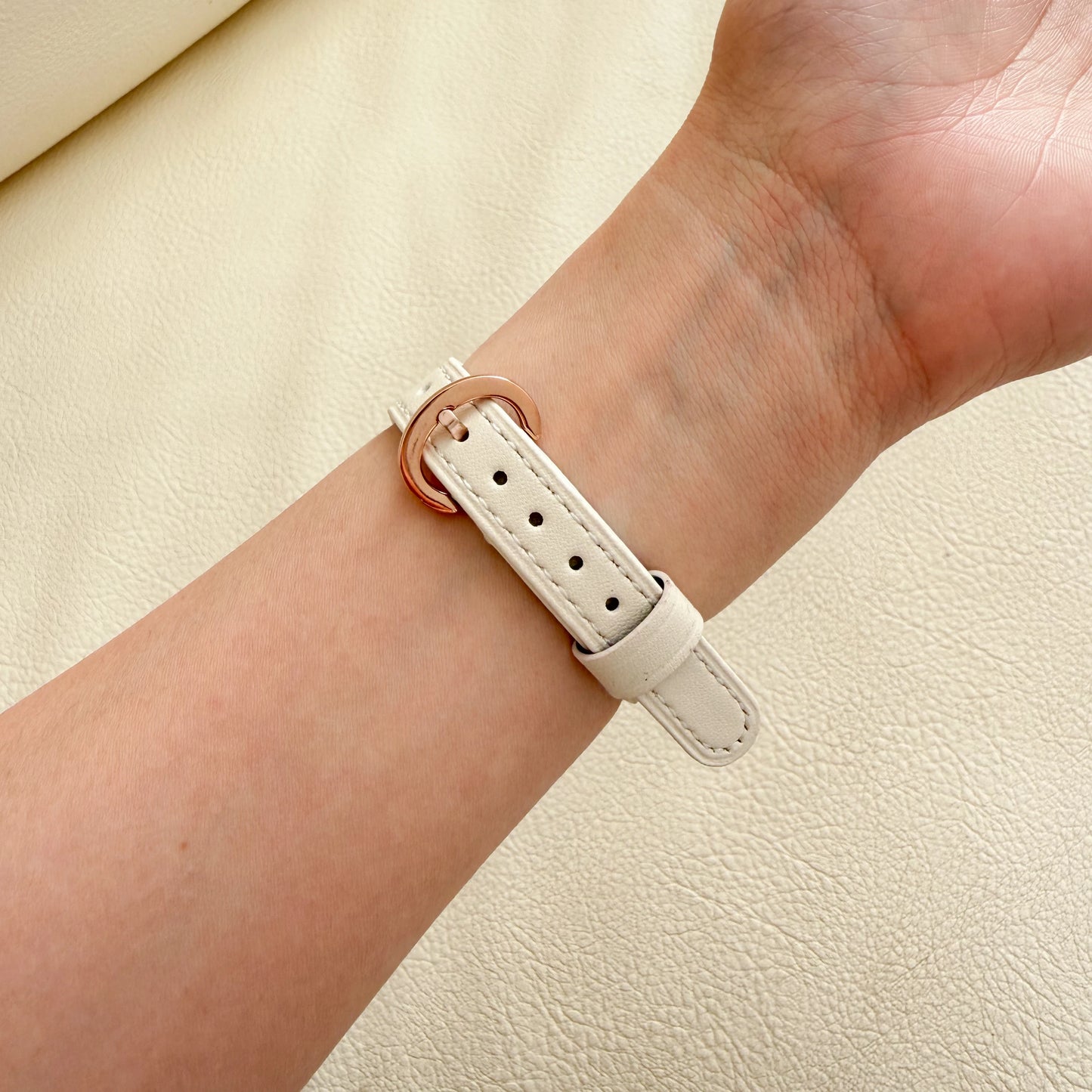 Slim Horseshoe Leather Apple Watch Strap - Starlight 6