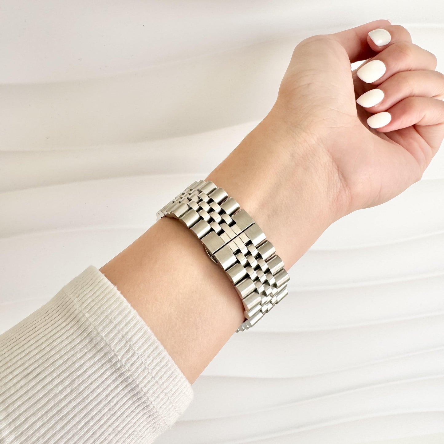 (St-Steel) Jubilee Apple Watch Strap - Silver BACK SIDE WOMEN WRIST