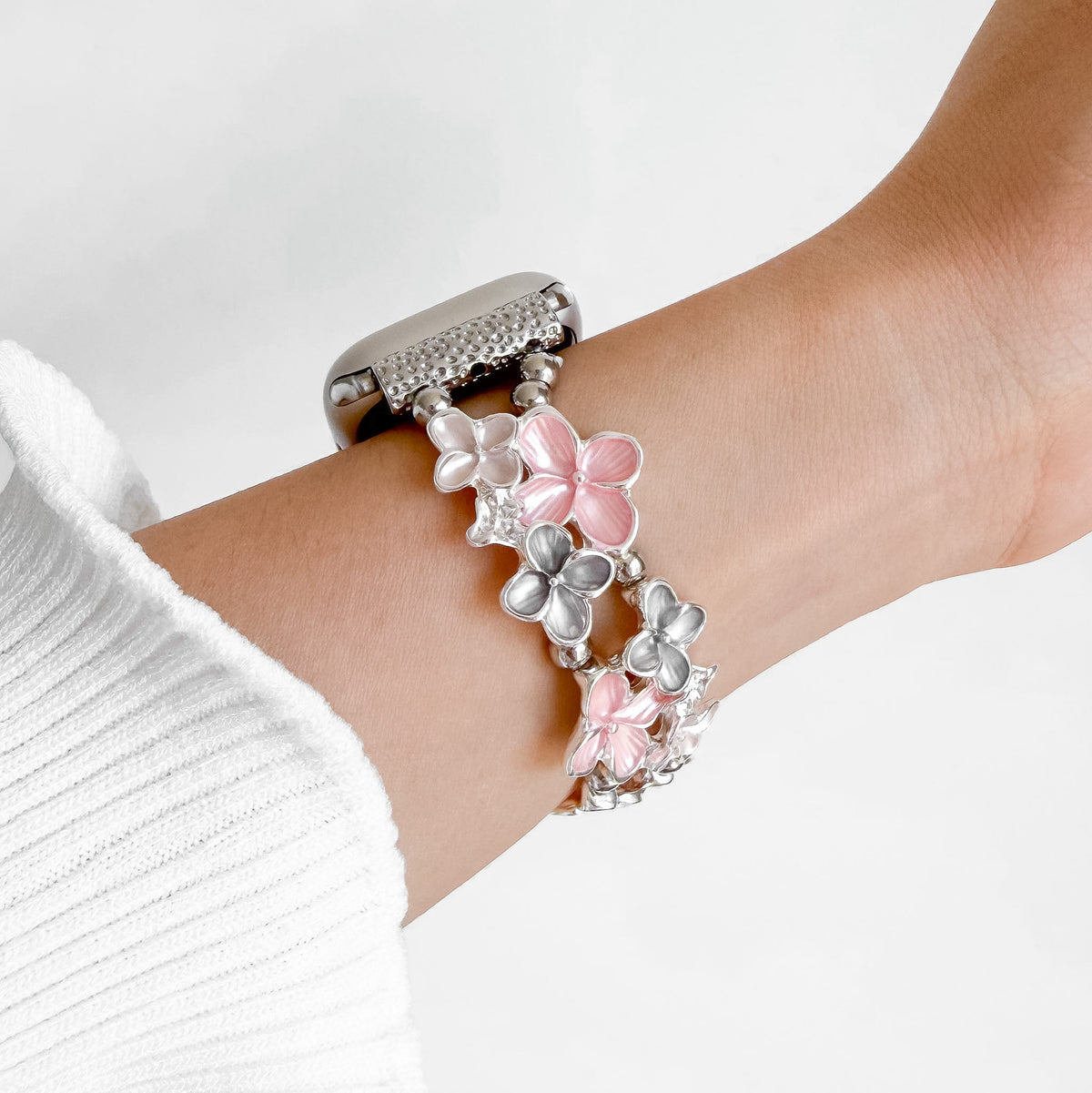 Bloom Apple Watch Bracelet in Light Pink detail view