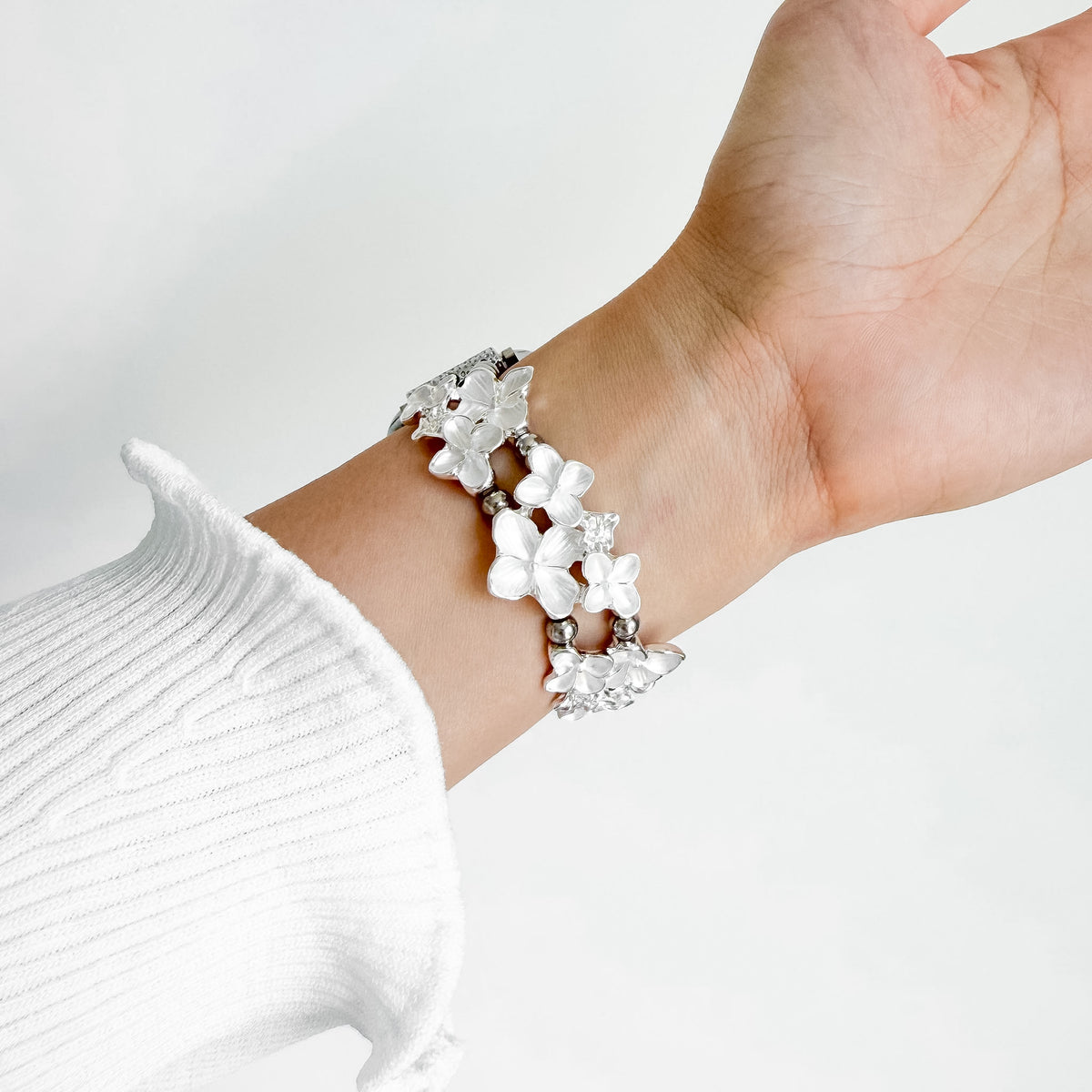 Bloom Apple Watch Bracelet in White detail view