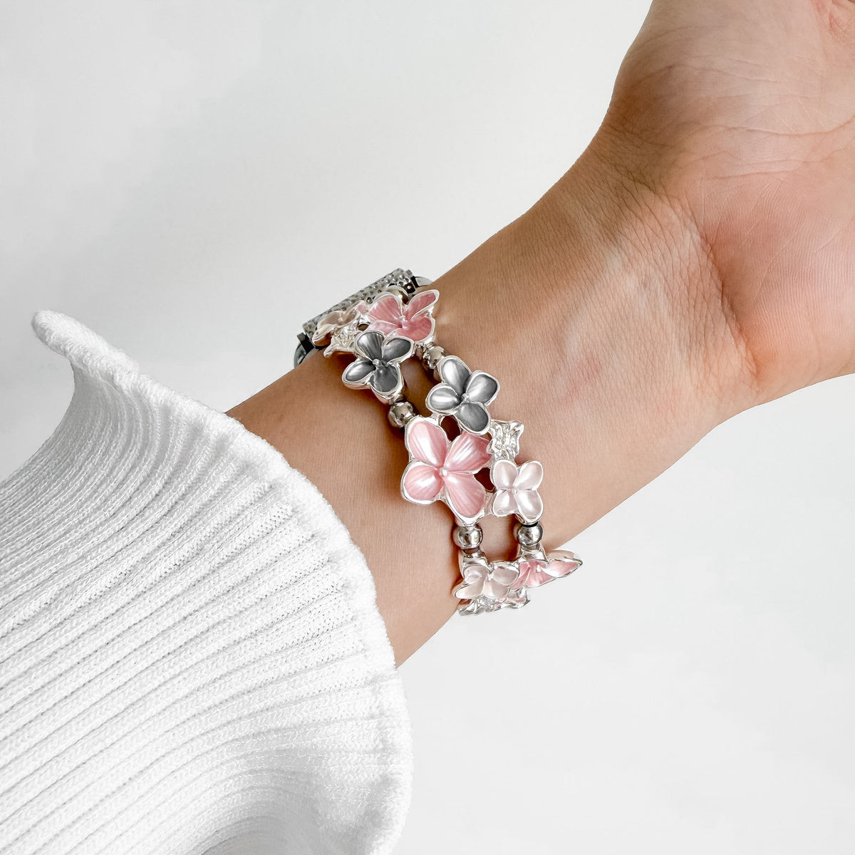Bloom Apple Watch Bracelet in Light Pink detail view