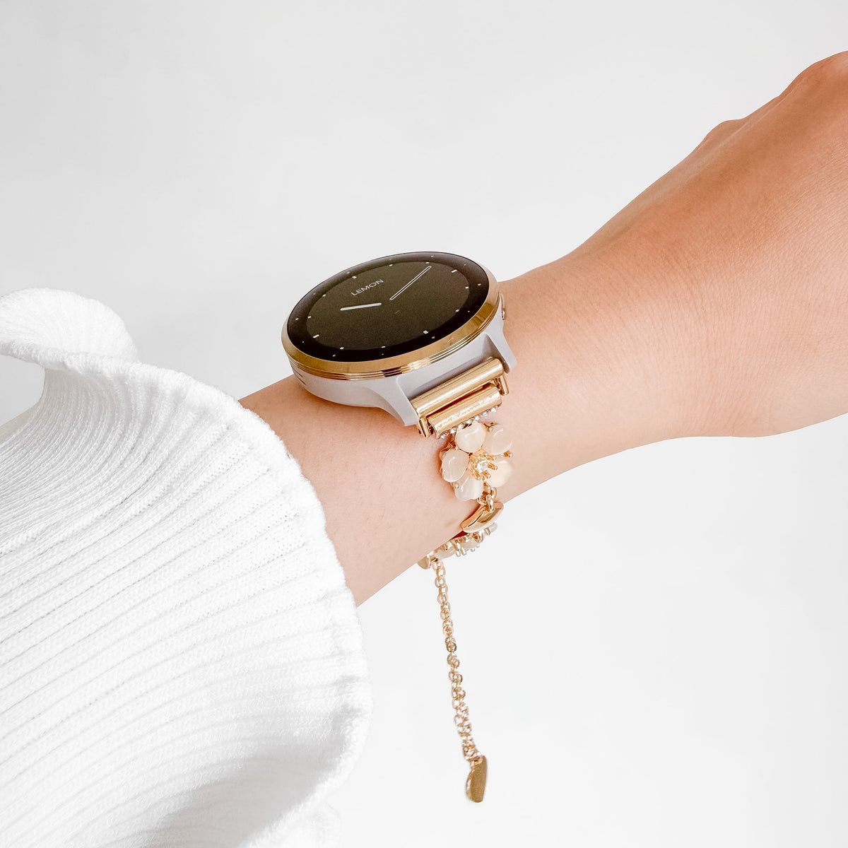 Sakura Chain bracelet for Garmin watches in gold with a cherry-blossom charm