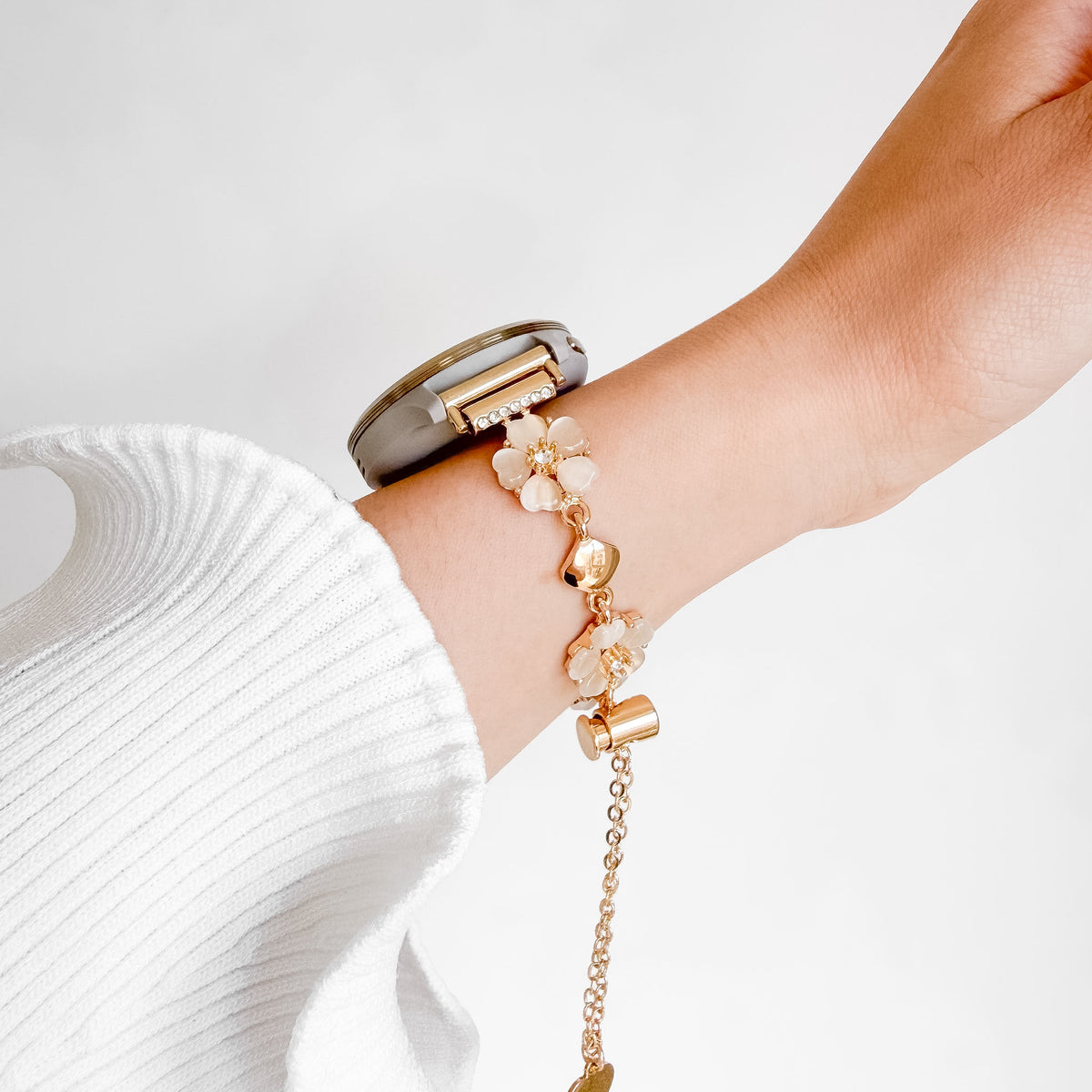 Sakura Chain bracelet for Garmin watches in gold with a cherry-blossom charm