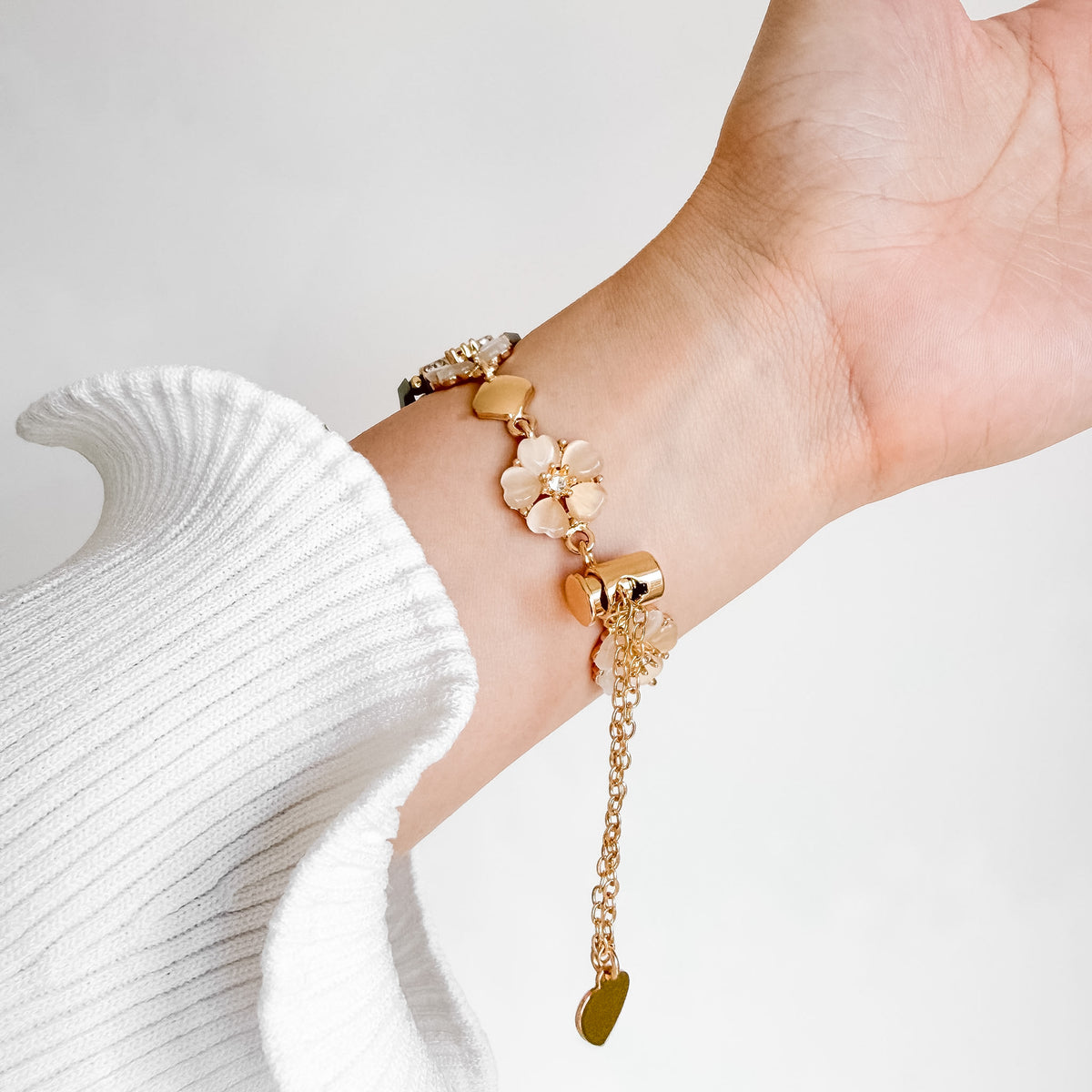 Sakura Chain bracelet for Garmin watches in gold with a cherry-blossom charm