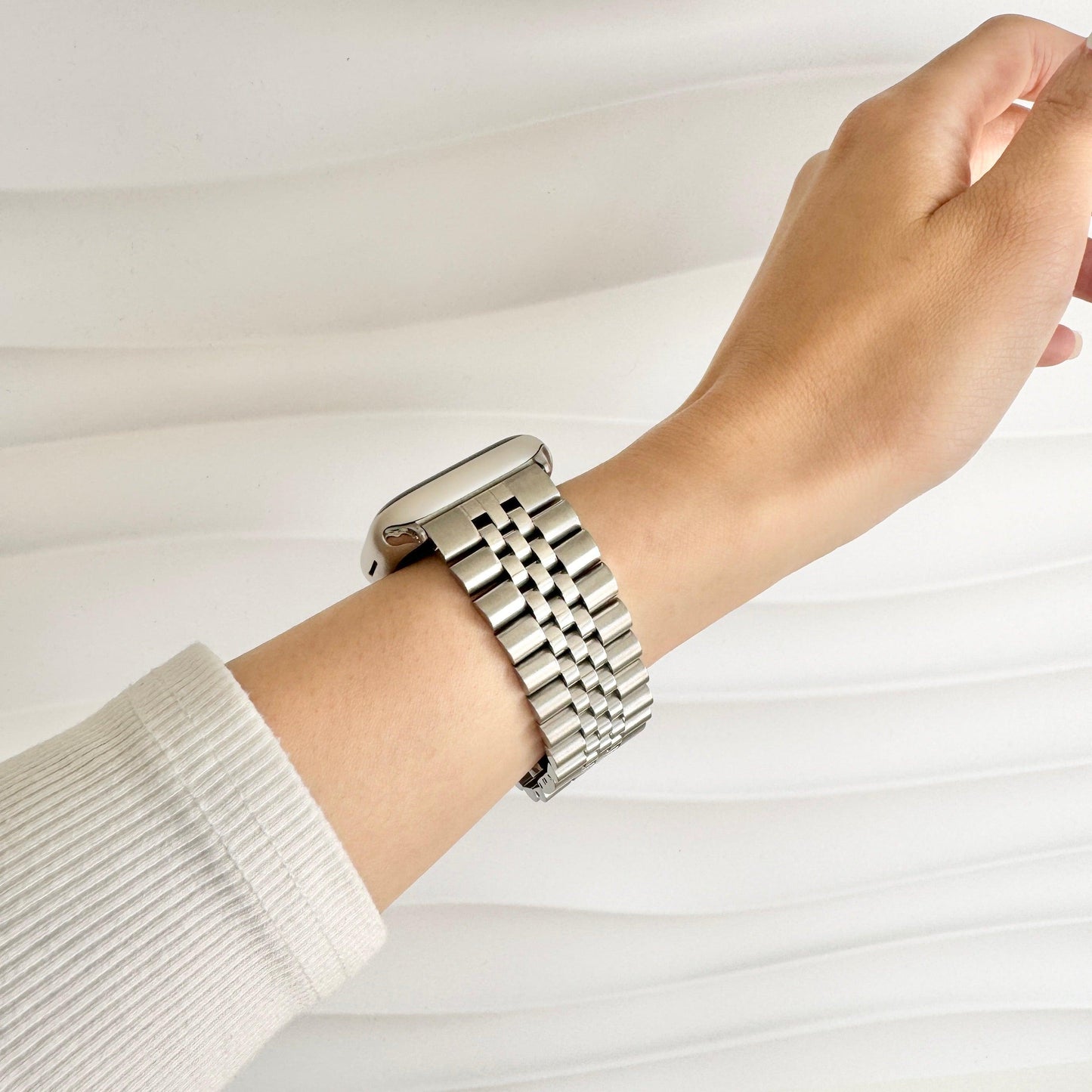 WOMEN SHOWCASE (St-Steel) Jubilee Apple Watch Strap - Silver