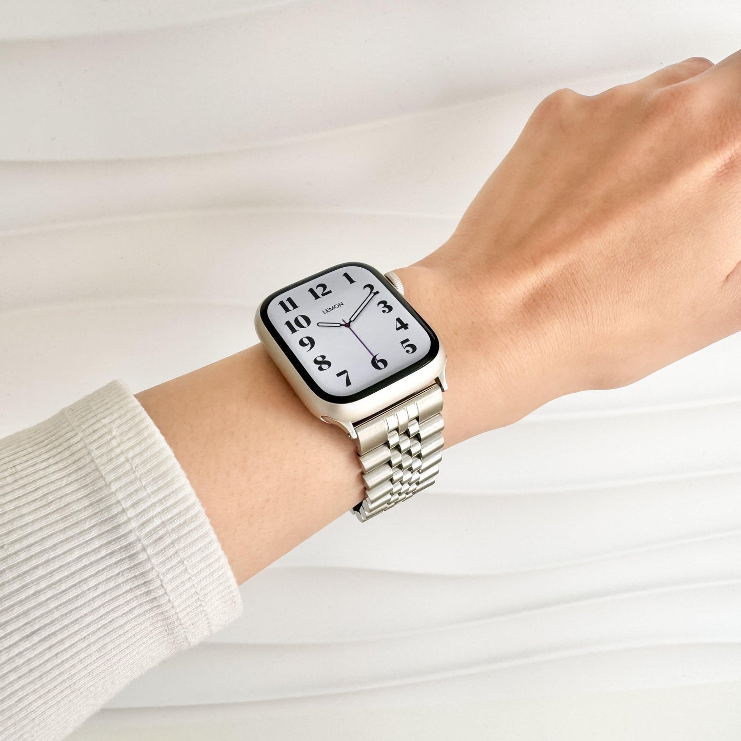 WOMEN WRIST ON (St-Steel) Jubilee Apple Watch Strap - Silver