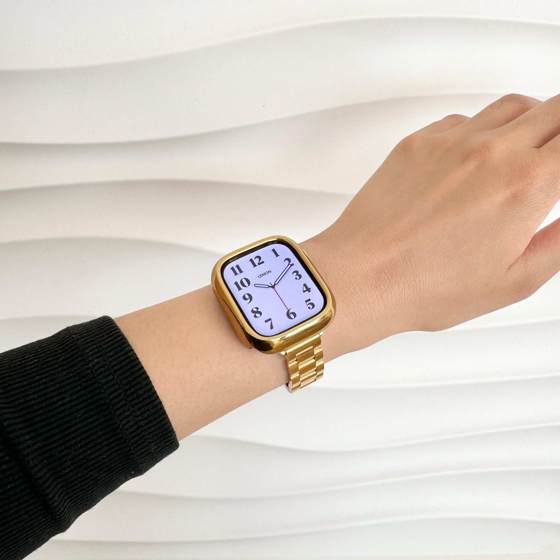 St-Steel_Mirror_Slim_Oyster_Apple_Watch_Strap_-_Gold 44