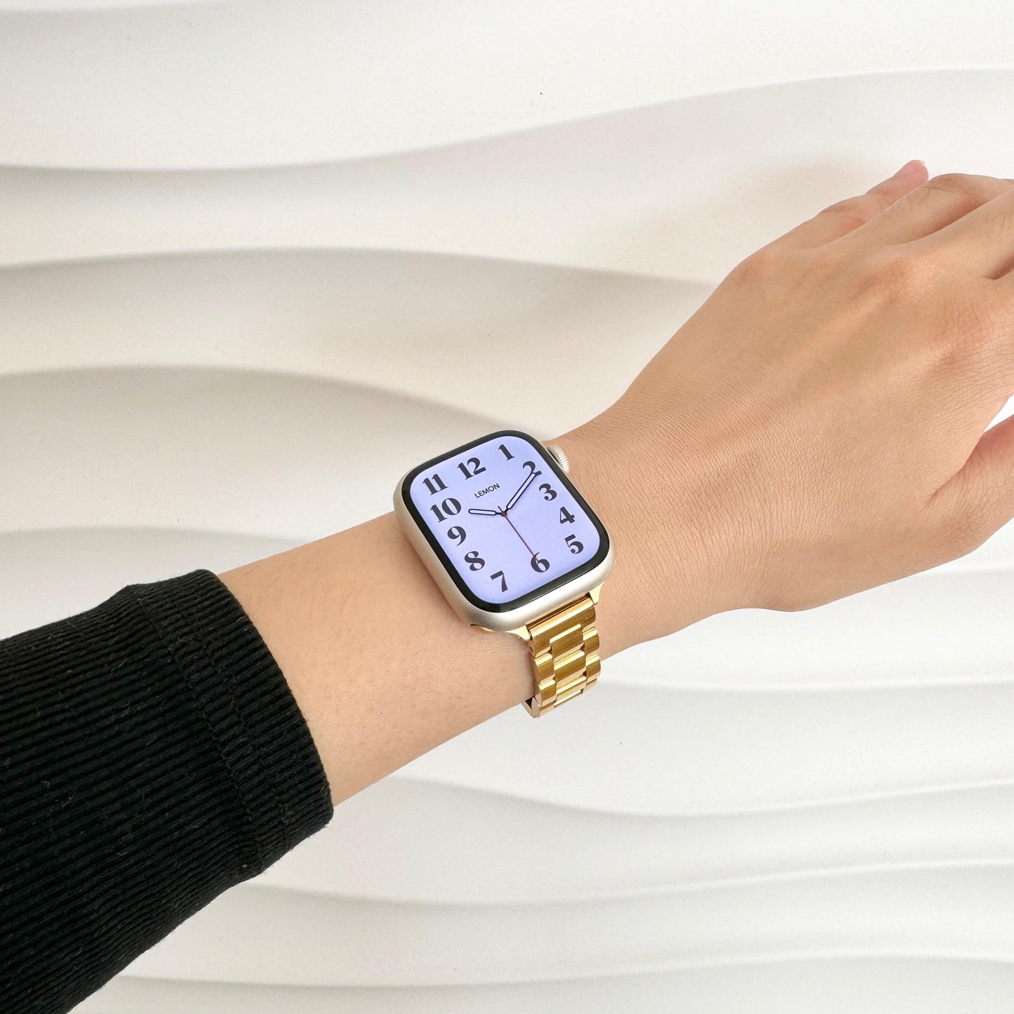 St-Steel_Mirror_Slim_Oyster_Apple_Watch_Strap_-_Gold 4