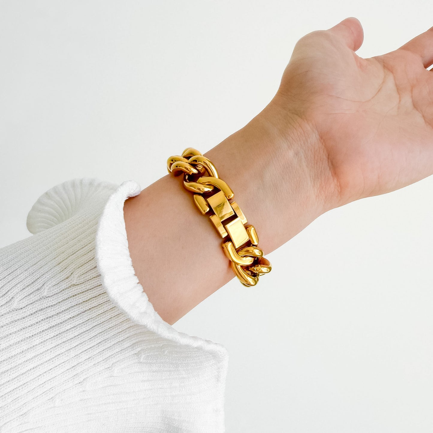 (St-Steel) Slim Timeless Apple Watch Bracelet - Gold