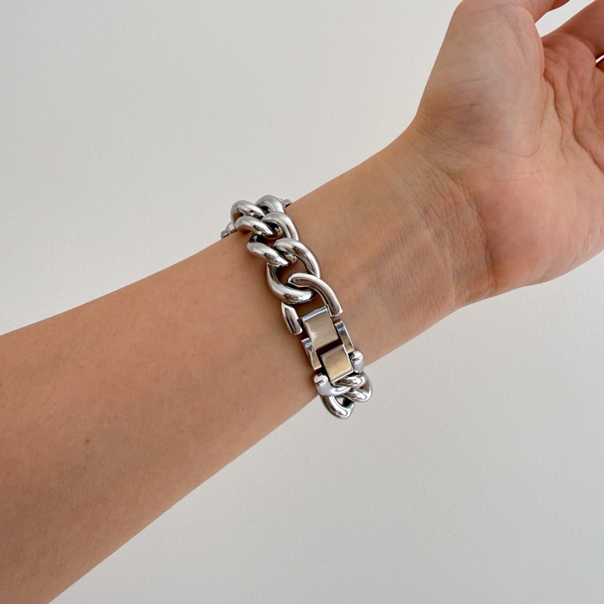 (St-Steel) Slim Timeless Apple Watch Bracelet - Silver 3