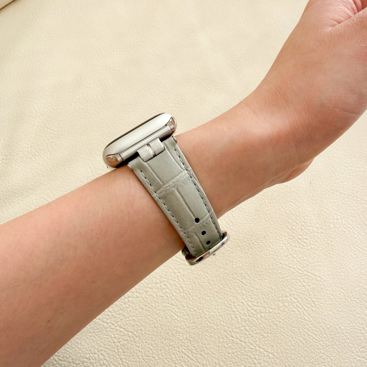 Urban_Leather_Apple_Watch_Strap_-_Grey_2