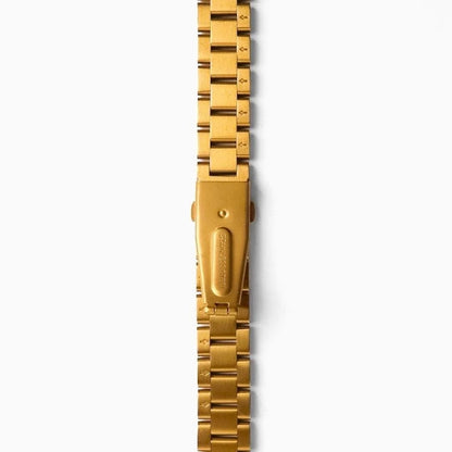 Slim Oyster Apple Watch Band in gold stainless steel, close-up of the folding clasp